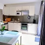 Сasa de vacaciones Maison Cosy Au Bord Du Canal, Piscine Et Parking *
