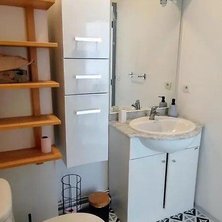 Holiday home Maison Cosy Au Bord Du Canal, Piscine Et Parking Beziers