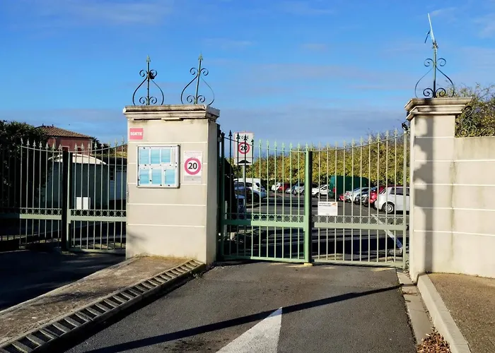Prázdninový dům Maison Cosy Au Bord Du Canal, Piscine Et Parking Béziers
